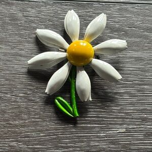 Vintage Daisy Flower Brooch